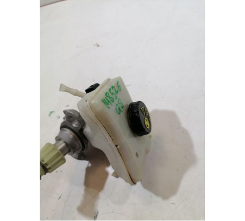 Главный тормозной цилиндр с бачком