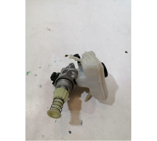 Главный тормозной цилиндр с бачком