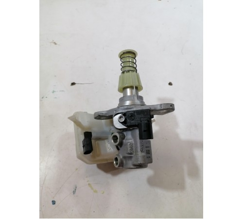 Главный тормозной цилиндр с бачком