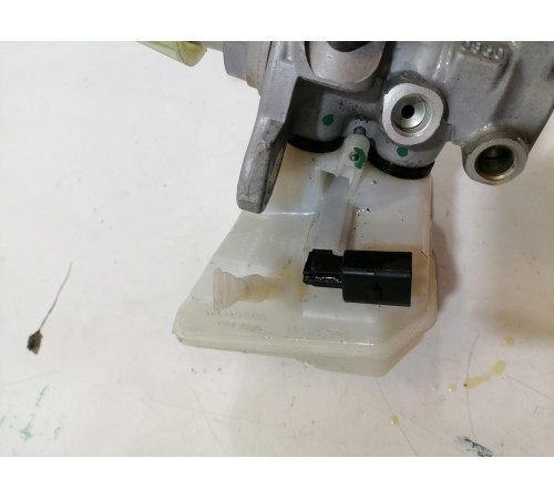 Главный тормозной цилиндр с бачком