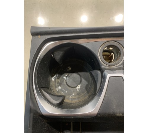 Накладка (пластик) салона (подстаканники)