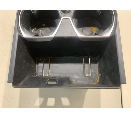 Накладка (пластик) салона (подстаканники)