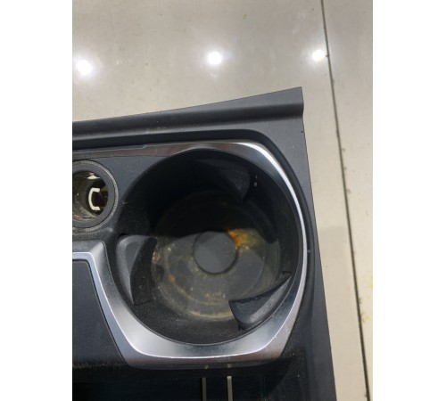 Накладка (пластик) салона (подстаканники)