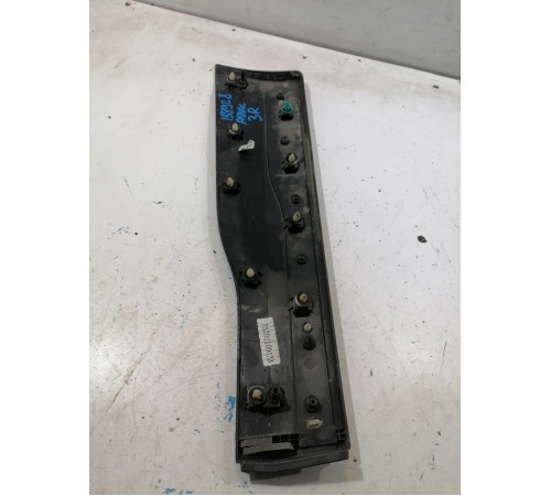 Накладка двери задняя правая нижняя