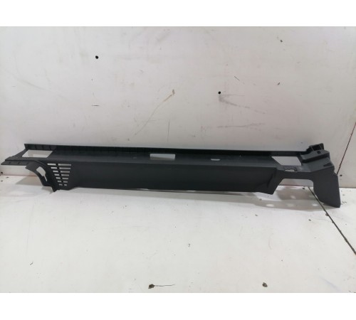 Накладка багажника левая