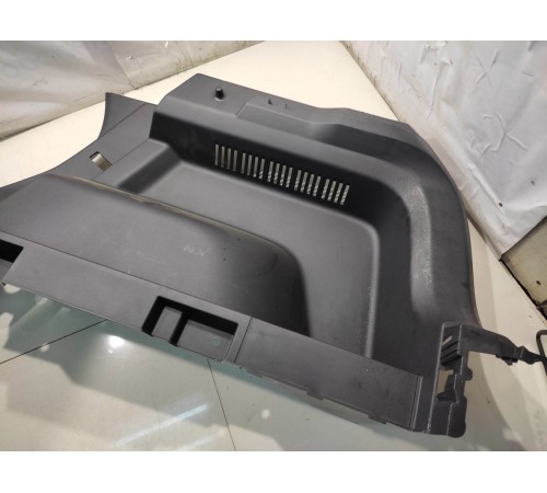 Обшивка багажника (правая)