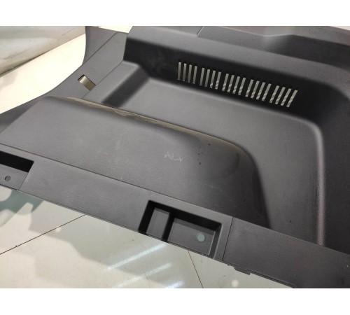 Обшивка багажника (правая)