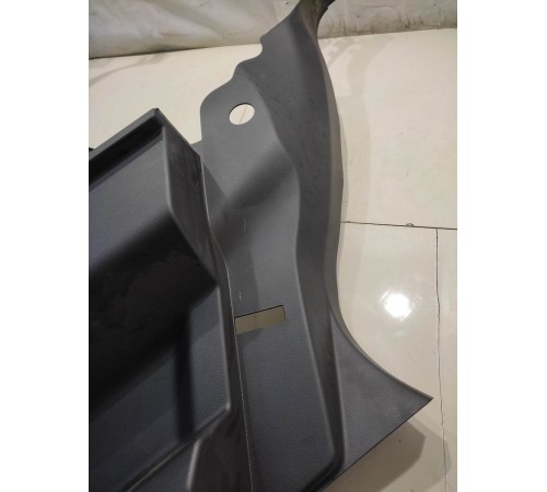 Обшивка багажника (правая)