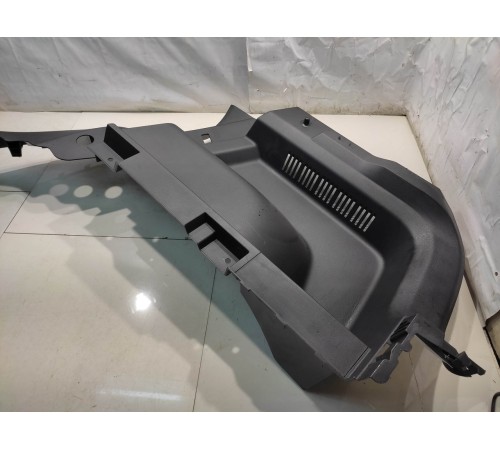 Обшивка багажника (правая)