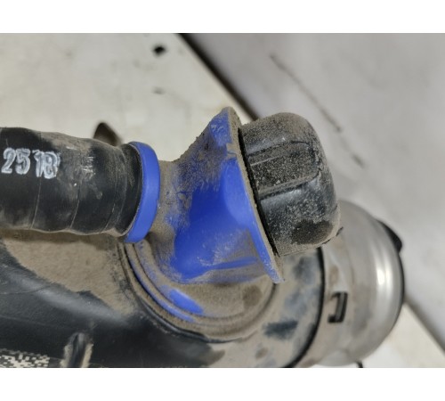 Горловина топливного бака