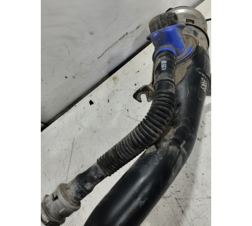 Горловина топливного бака