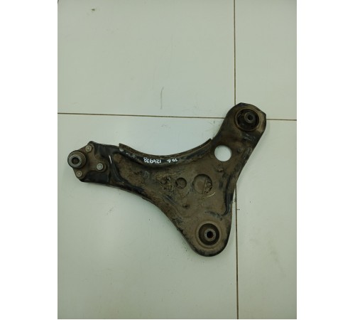 Рычаг передний левый нижний