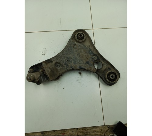 Рычаг передний левый нижний