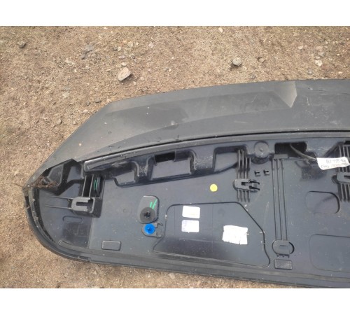 Спойлер крышки багажника