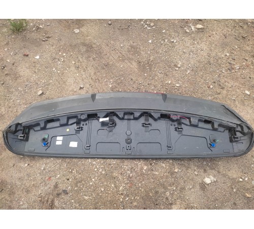 Спойлер крышки багажника