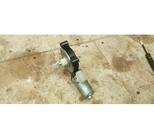 Моторчик стеклоподъемника задний правый