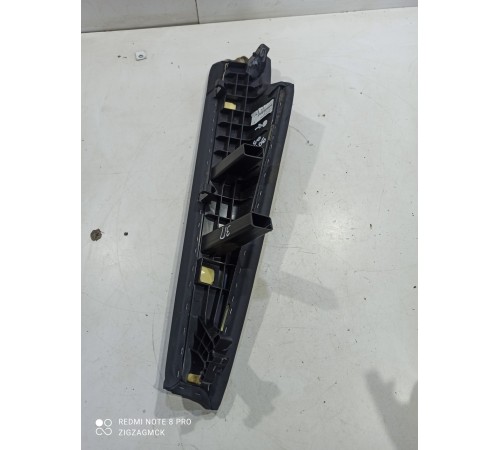 Боковая поддержка заднего сиденья правая