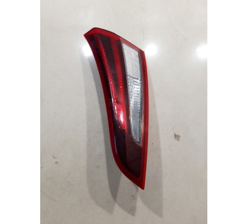 Фонарь крышки багажника правый