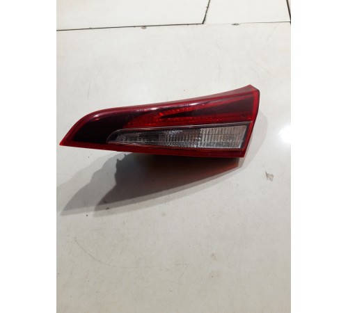 Фонарь крышки багажника правый