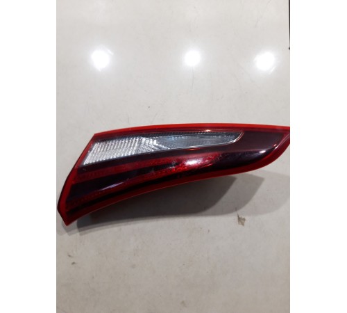 Фонарь крышки багажника правый