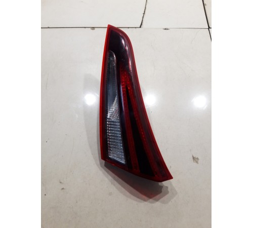 Фонарь крышки багажника правый