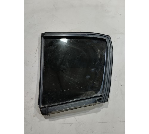 Форточка двери задняя правая