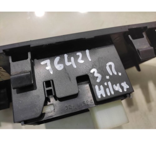 Кнопка стеклоподъемника (задняя, правая)