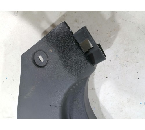 Накладка передней стойки левая