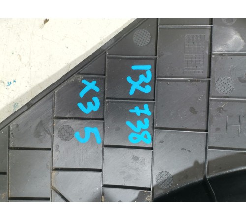 Накладка передней стойки левая