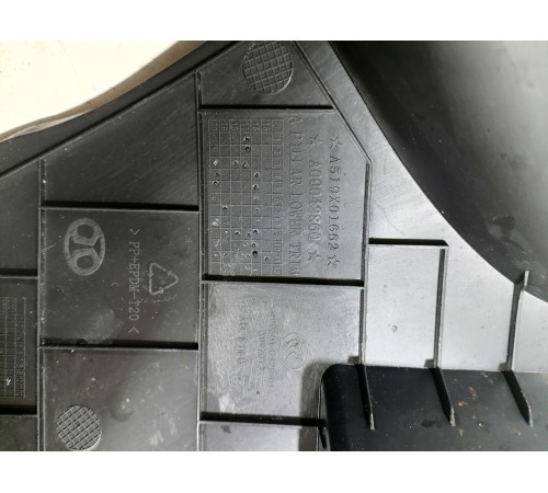 Накладка передней стойки левая