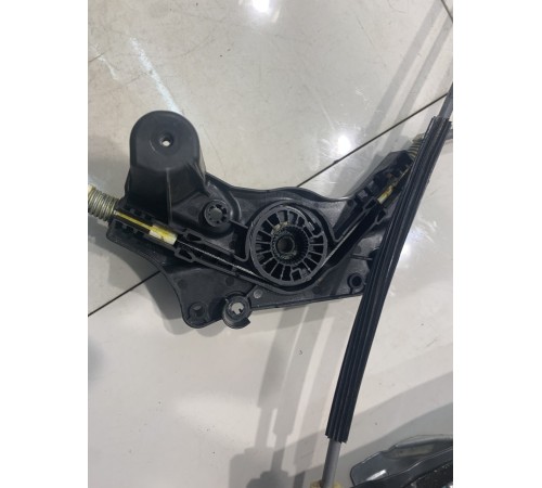 Стеклоподъемник (передний, левый)