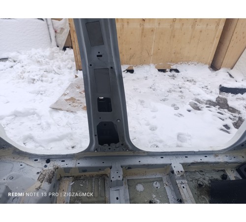 Порог со стойкой левый