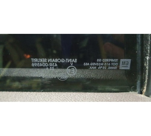 Стекло двери заднее левое