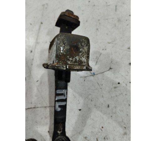 Ограничитель двери(передний левый)