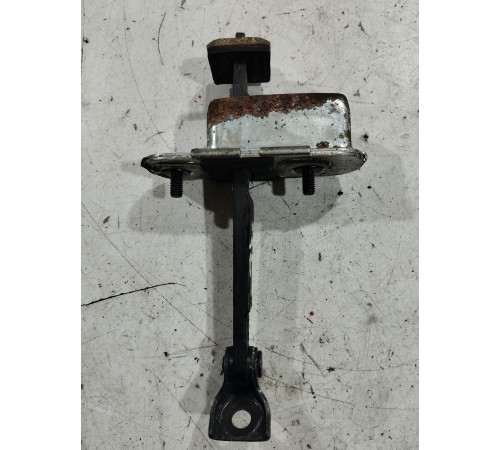 Ограничитель двери(передний левый)