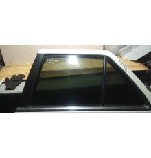Стекло двери заднее левое