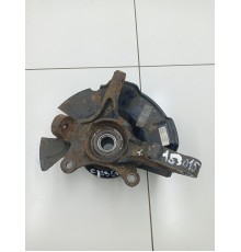 Кулак поворотный передний правый