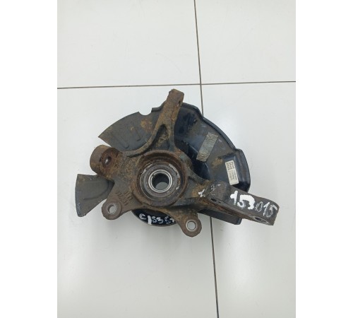 Кулак поворотный передний правый