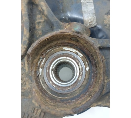 Кулак поворотный передний правый