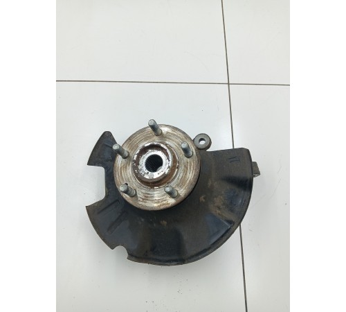 Кулак поворотный передний правый