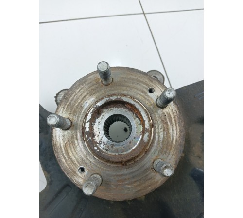 Кулак поворотный передний правый