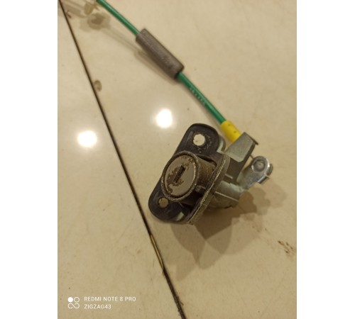 Замок аварийного открытия багажника