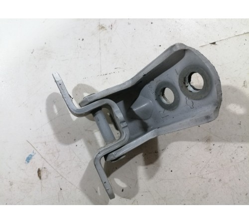 Петля двери передняя левая верхняя