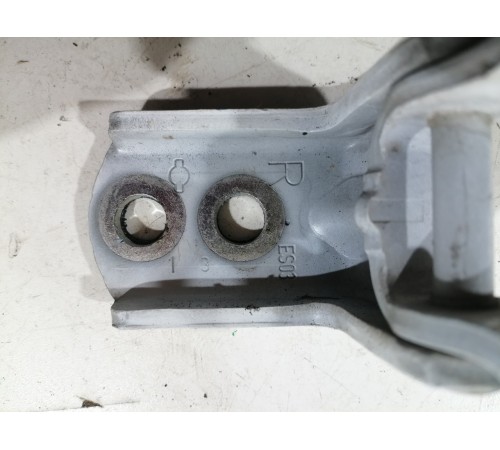 Петля двери передняя левая верхняя