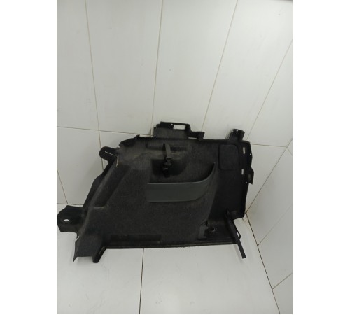 Обшивка багажника задняя правая