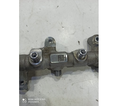 Топливная рампа правая