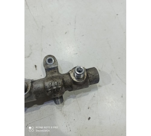 Топливная рампа правая