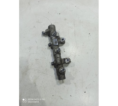 Топливная рампа правая