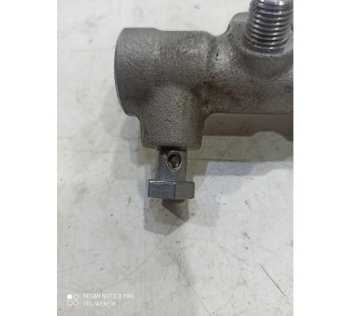 Топливная рампа правая