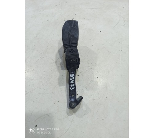 Ограничитель двери(передний левый)